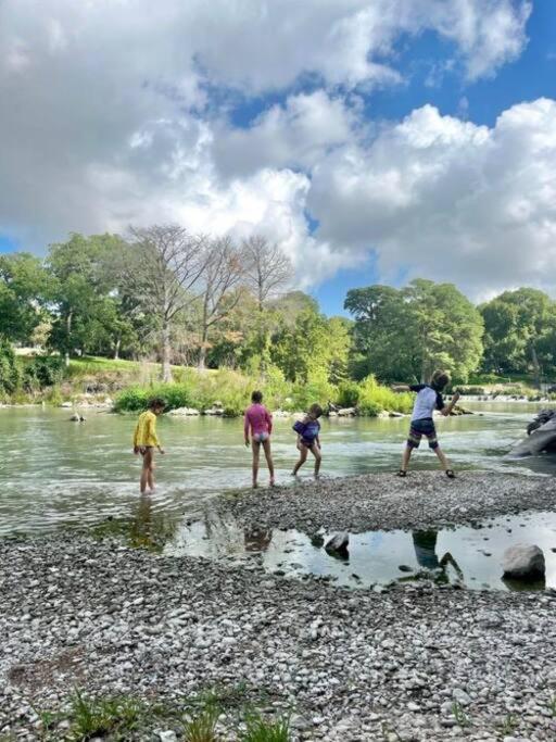 The River Haven - Sleeps 32 - On Guadalupe River 세강 외부 사진