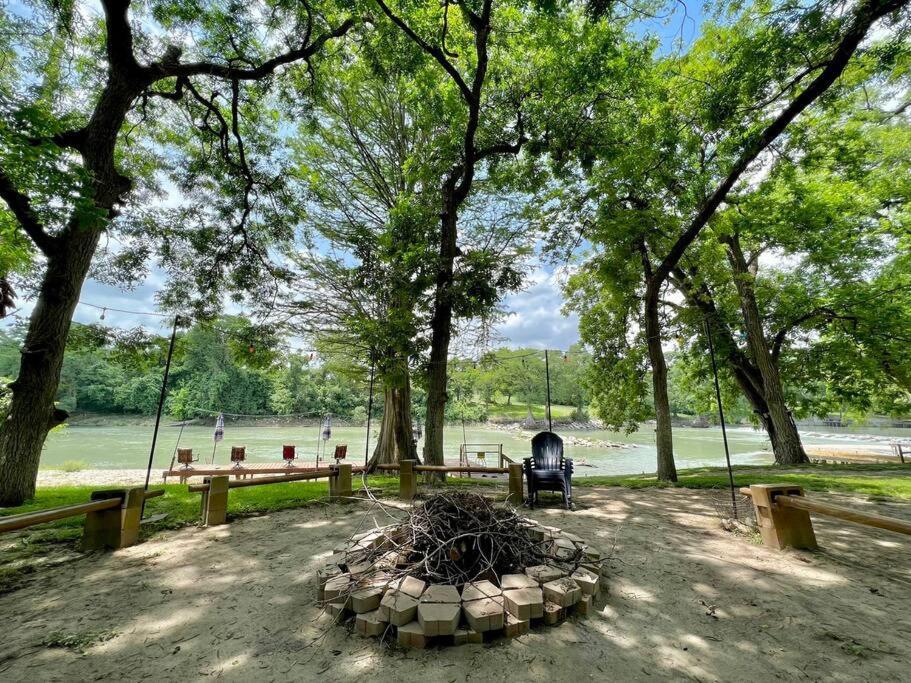 The River Haven - Sleeps 32 - On Guadalupe River 세강 외부 사진