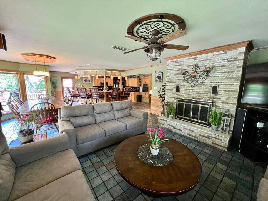 The River Haven - Sleeps 32 - On Guadalupe River 세강 외부 사진