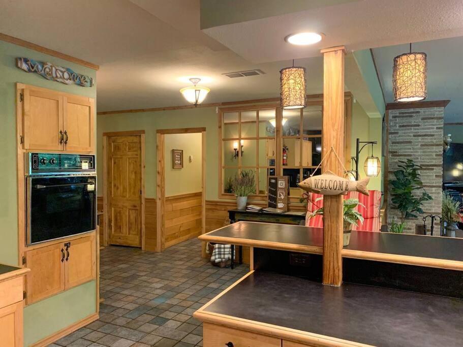The River Haven - Sleeps 32 - On Guadalupe River 세강 외부 사진