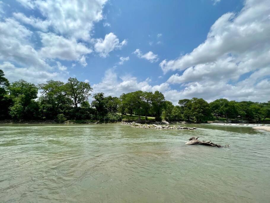 The River Haven - Sleeps 32 - On Guadalupe River 세강 외부 사진