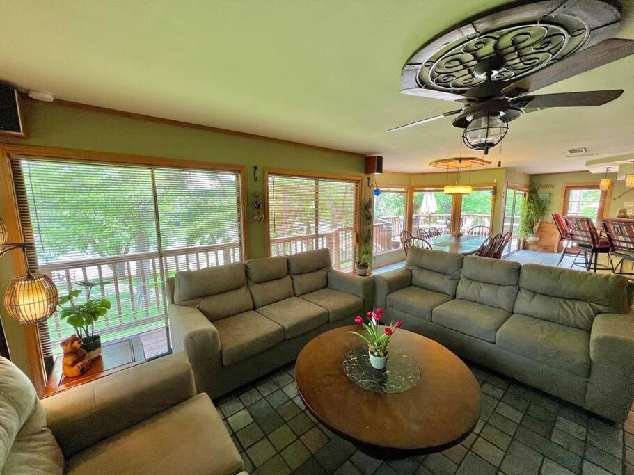 The River Haven - Sleeps 32 - On Guadalupe River 세강 외부 사진