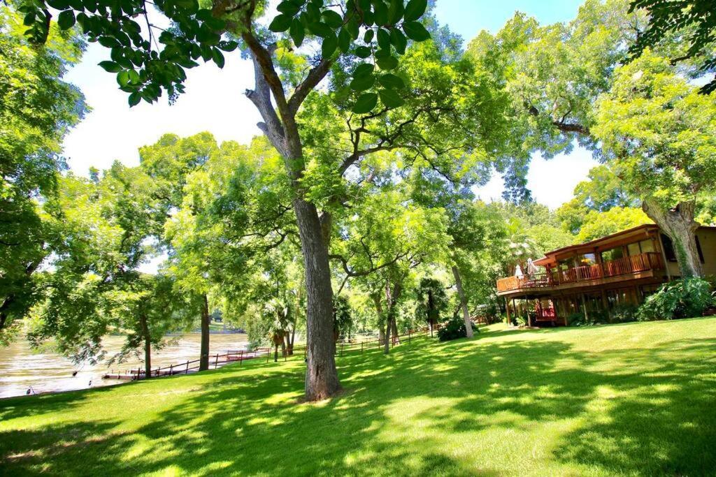 The River Haven - Sleeps 32 - On Guadalupe River 세강 외부 사진