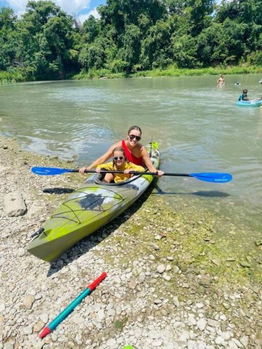 The River Haven - Sleeps 32 - On Guadalupe River 세강 외부 사진