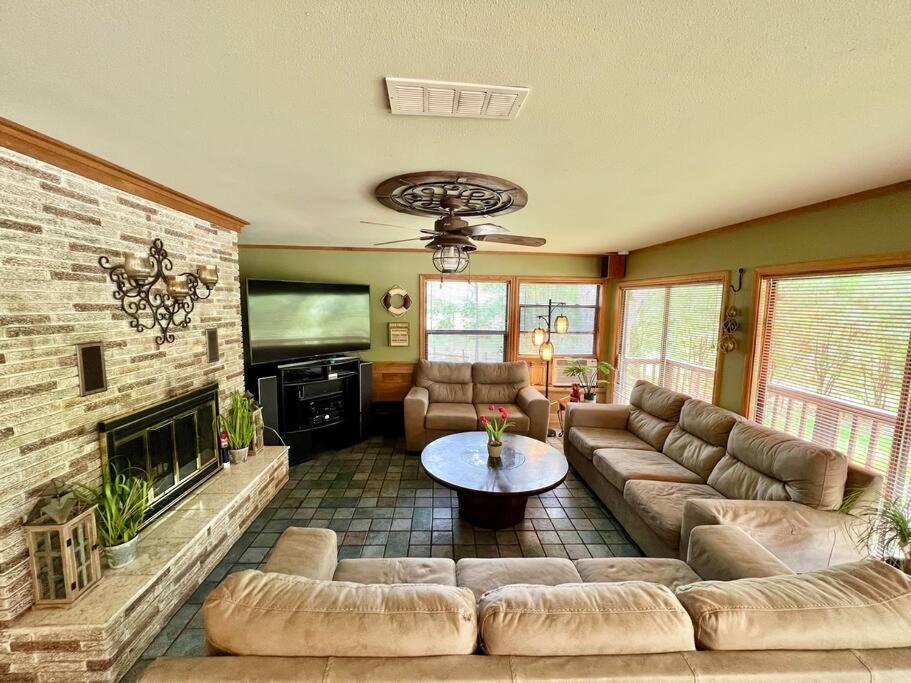 The River Haven - Sleeps 32 - On Guadalupe River 세강 외부 사진