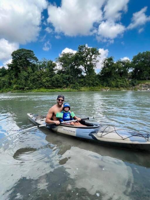 The River Haven - Sleeps 32 - On Guadalupe River 세강 외부 사진