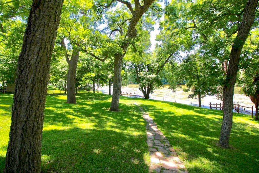 The River Haven - Sleeps 32 - On Guadalupe River 세강 외부 사진