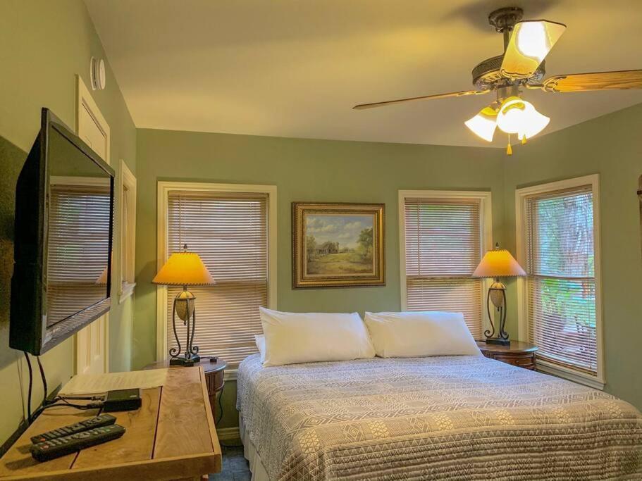 The River Haven - Sleeps 32 - On Guadalupe River 세강 외부 사진