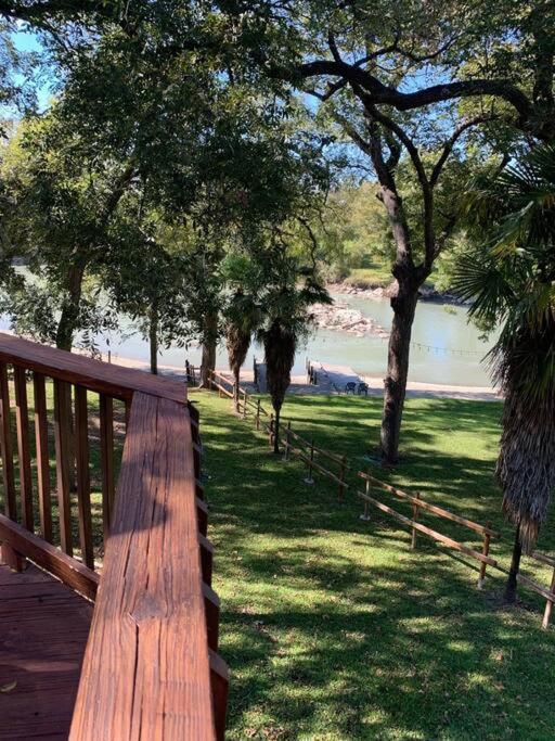 The River Haven - Sleeps 32 - On Guadalupe River 세강 외부 사진