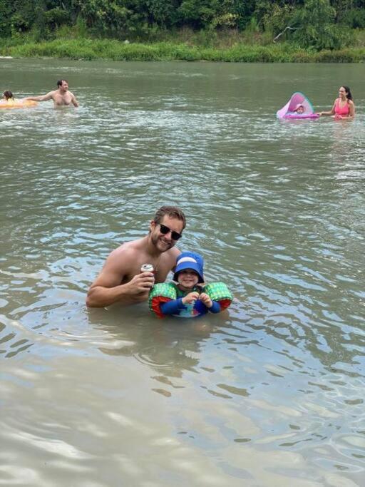 The River Haven - Sleeps 32 - On Guadalupe River 세강 외부 사진